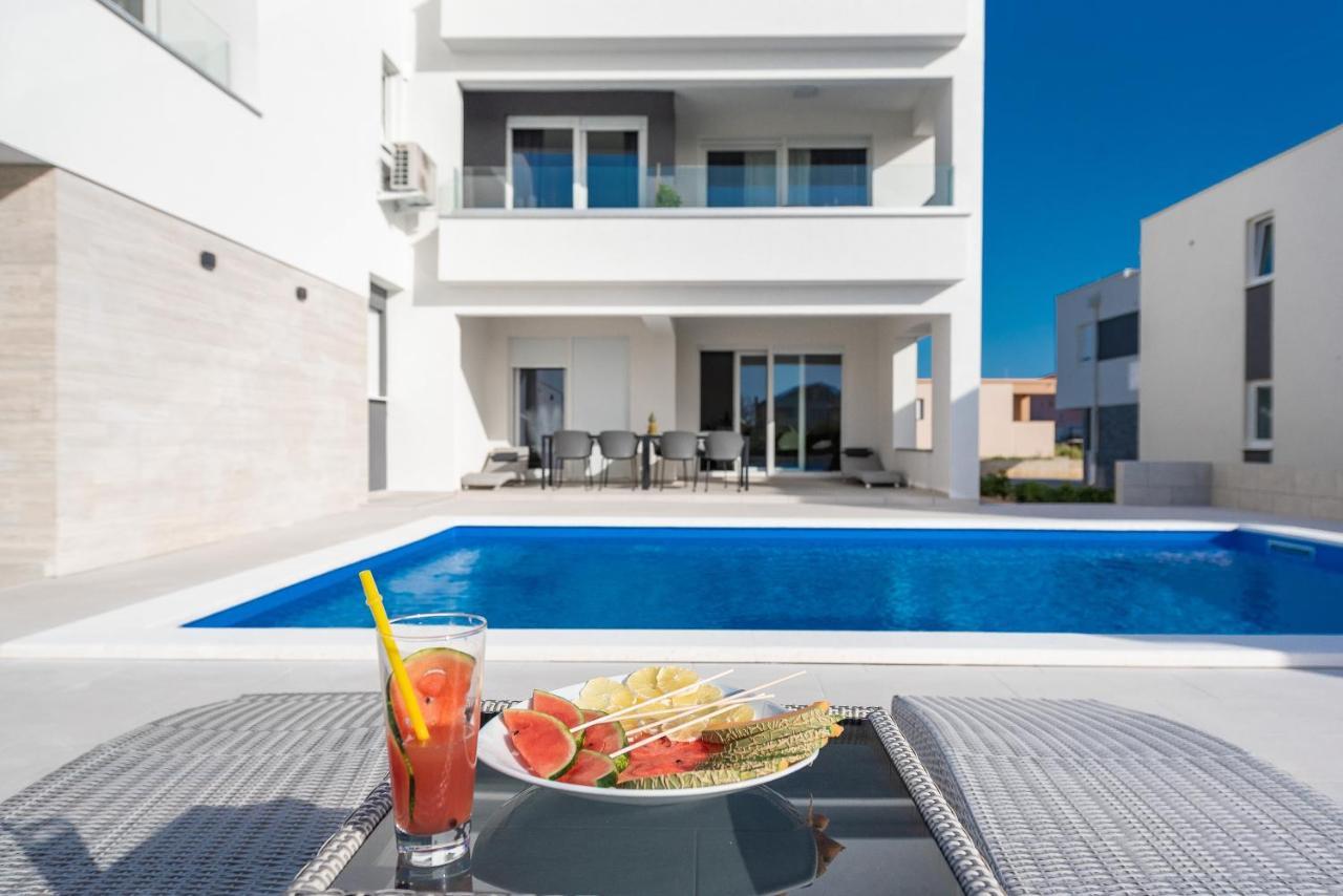 Apartments & Rooms Pool Villas Maris B 诺瓦利娅 外观 照片