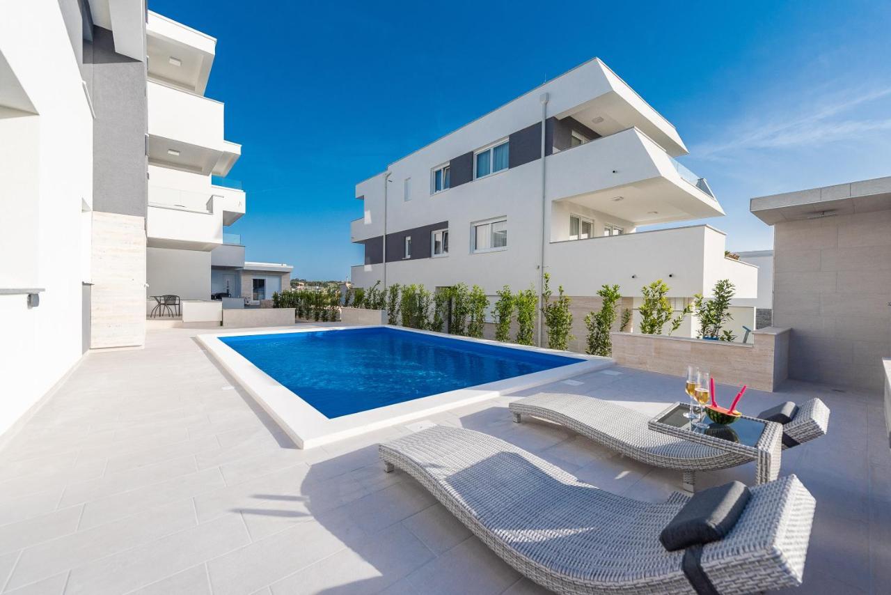 Apartments & Rooms Pool Villas Maris B 诺瓦利娅 外观 照片