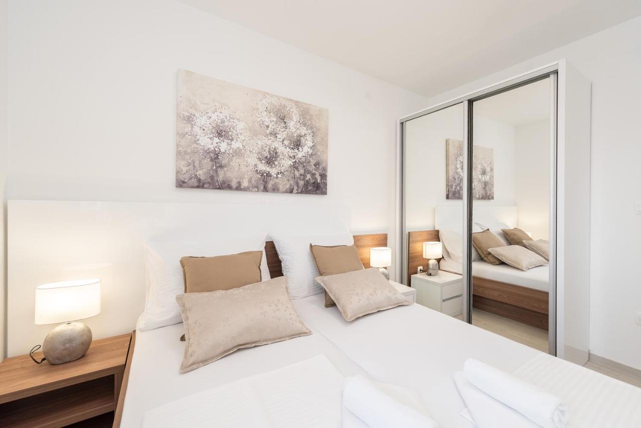 Apartments & Rooms Pool Villas Maris B 诺瓦利娅 客房 照片