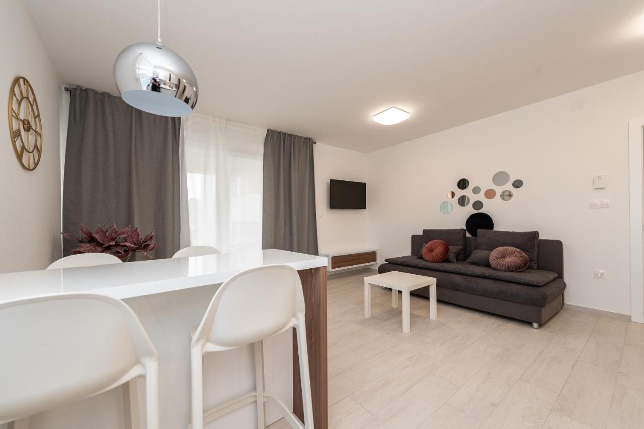 Apartments & Rooms Pool Villas Maris B 诺瓦利娅 客房 照片